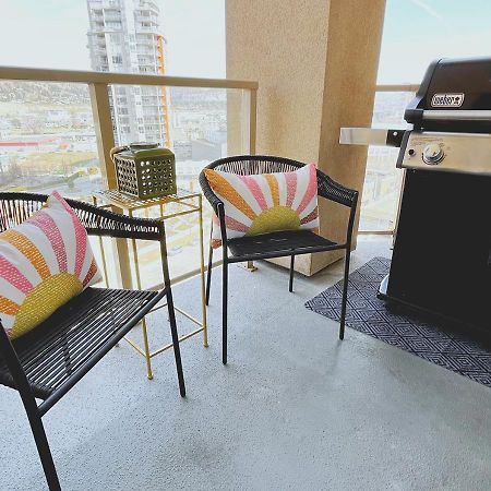 Апартаменты Downtown Waterfront Kelowna Oasis Newly Renovated 2Bed 2Bath Экстерьер фото
